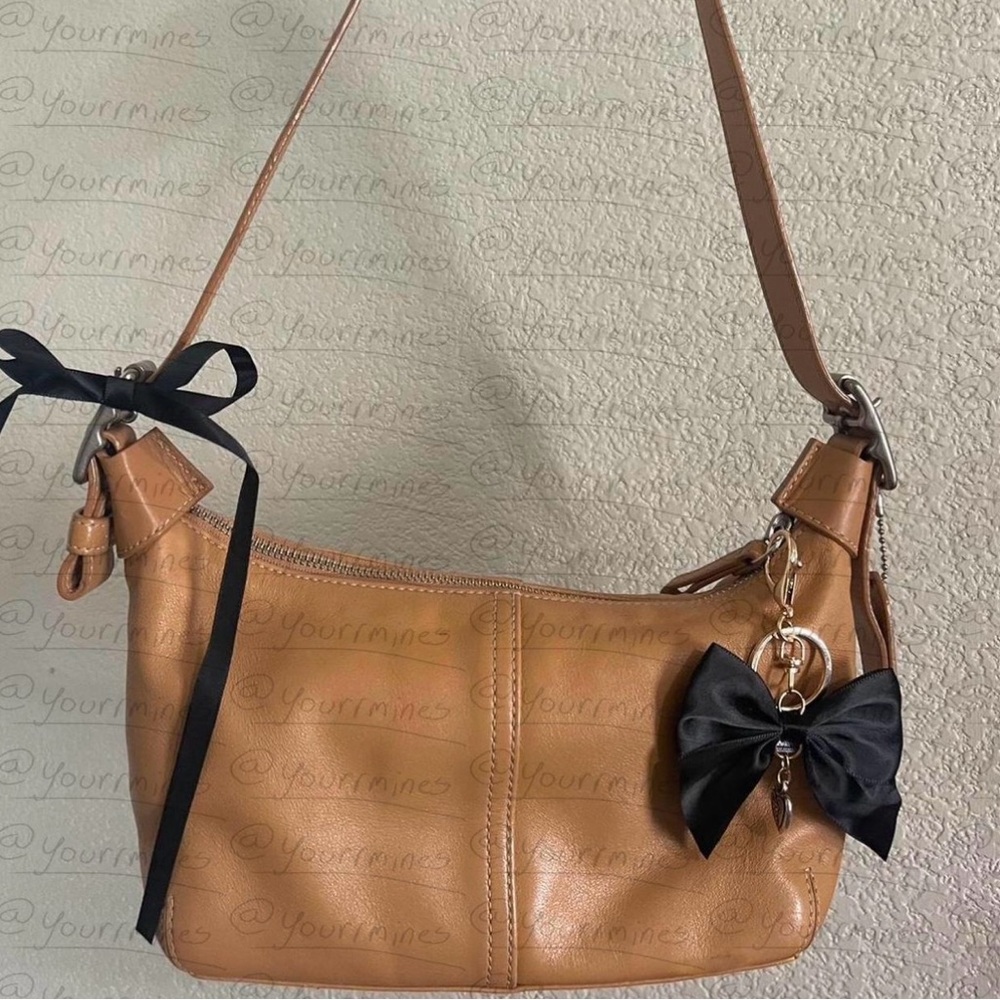 Authentic Vintage 9564 Beige Coach Demi Legacy hobo shoulder bag!